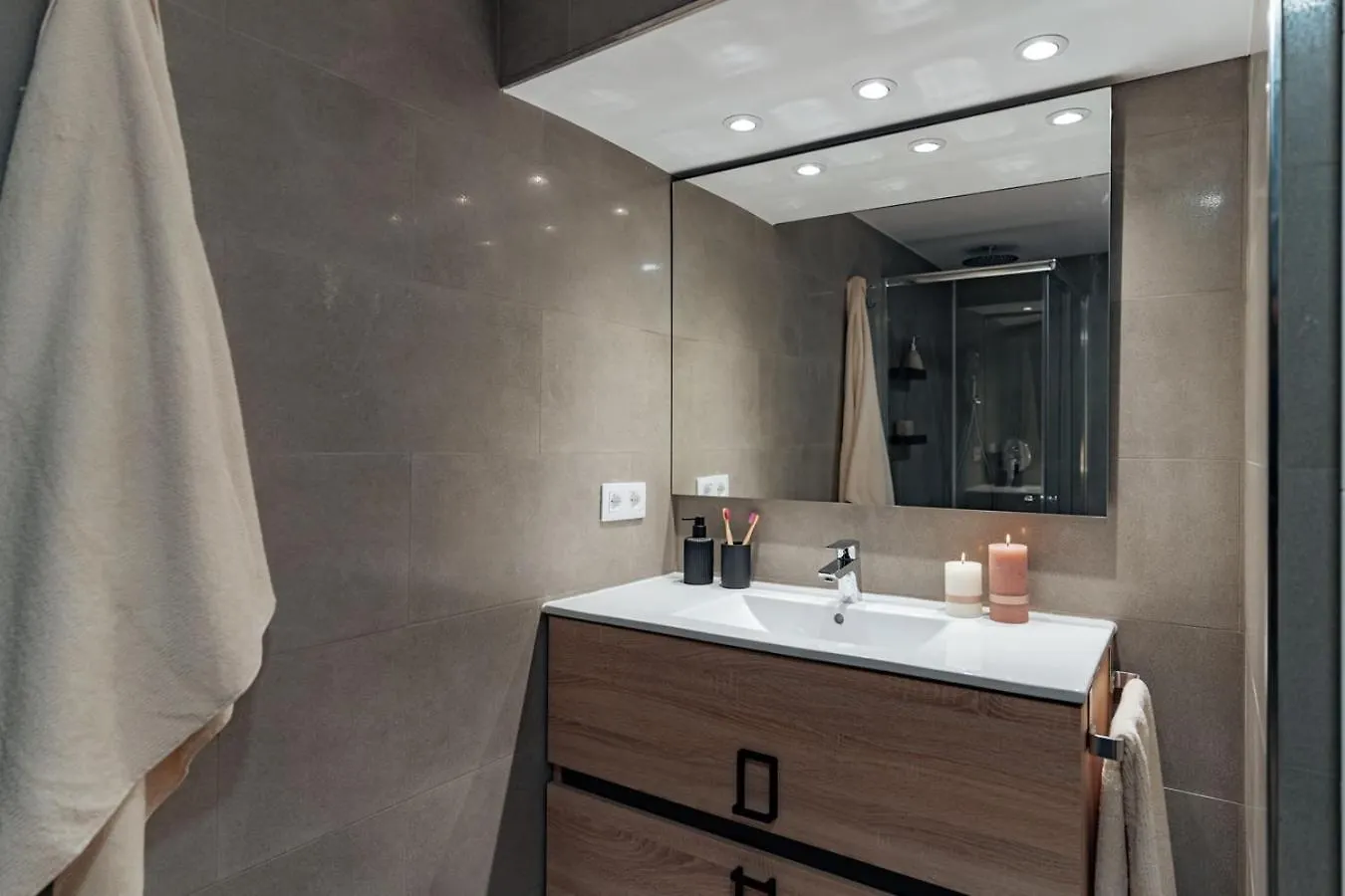 Casa Lennon Apartment Barcelona