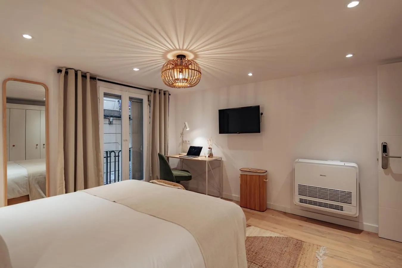 Casa Lennon Apartment Barcelona